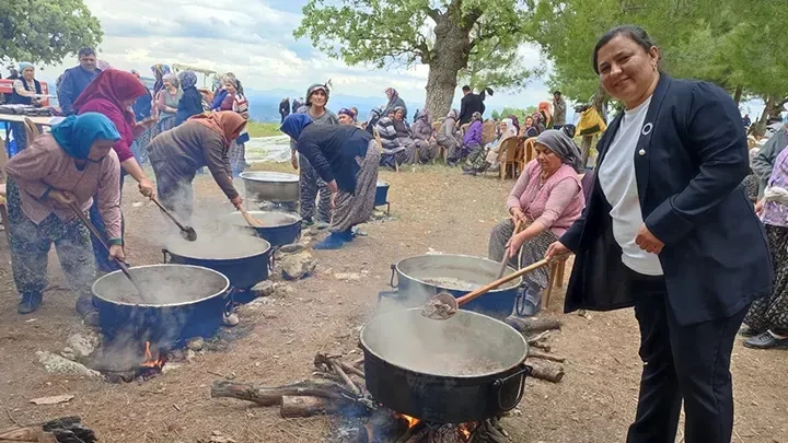 Gözler’ de eller rahmet için açıldı 
