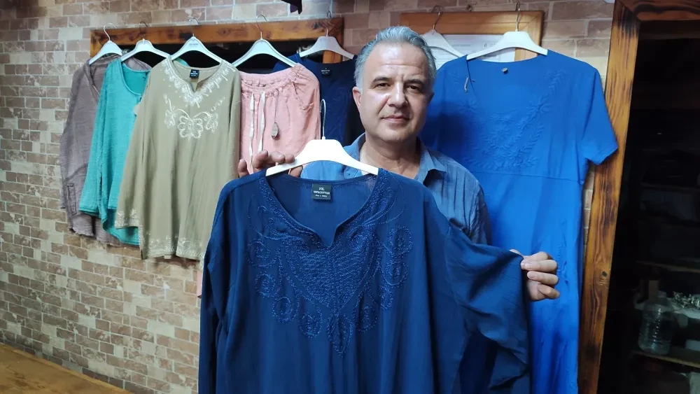 Buldan bezinden lale desenli bluzunda sonu geldi